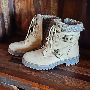 Cliffs by White Mountain Women's Marlee Boot, Size 7.5, Natural